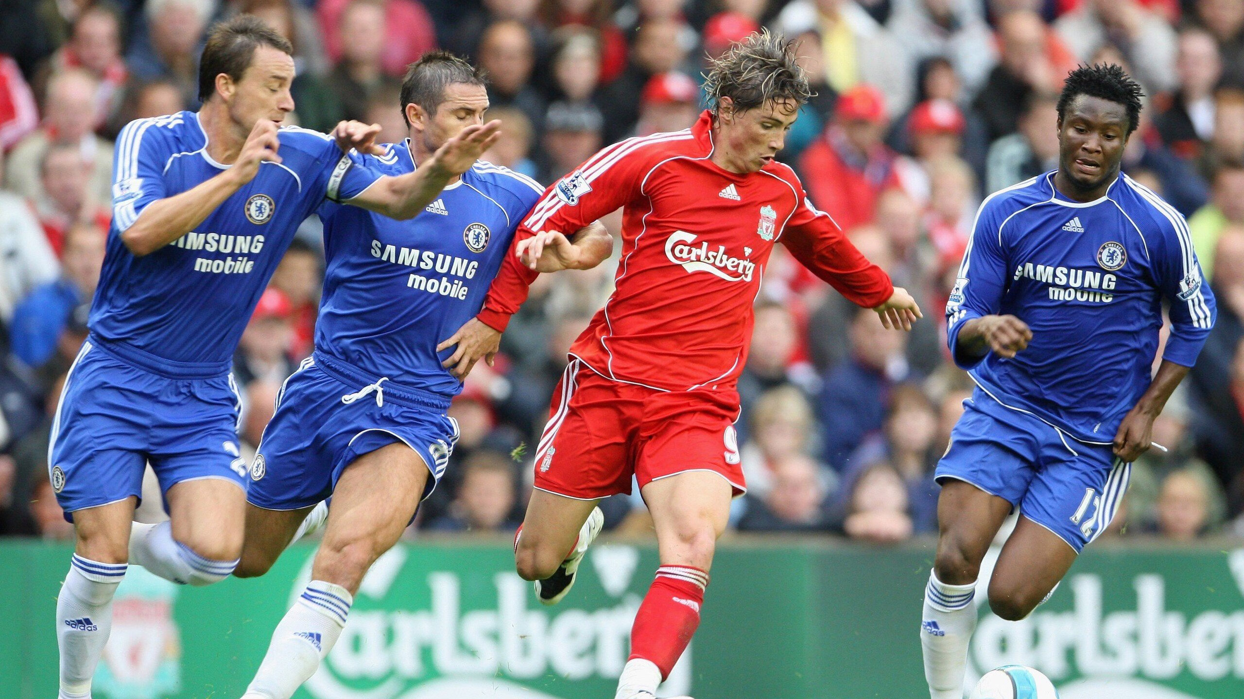 “腰旗橄榄球:东部新区赛场引发极限运动热潮”