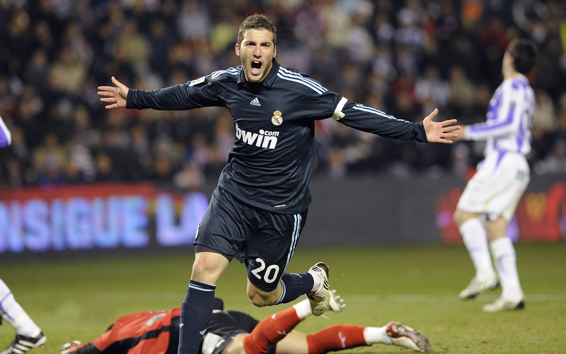 mk体育中国官网-欧洲冠军联赛：皇马逆转淘汰对手，晋级更进一步！，欧冠联赛_皇马晋级八强